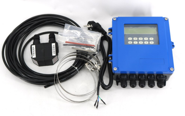 TDS-100F5 Ultrasonic Flow Meter complete with sensors